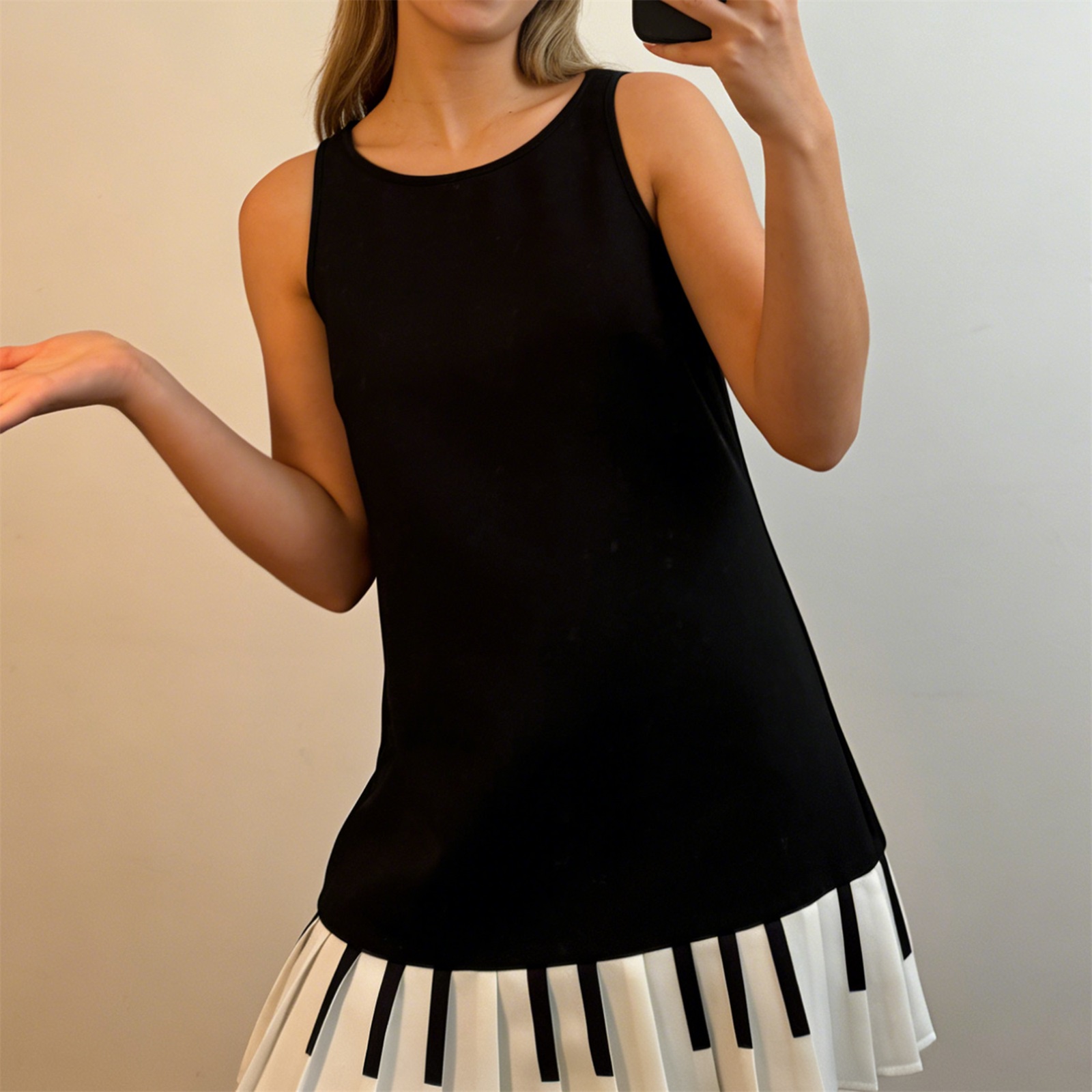 Y2K Backless Halter Mini Dress - 여성 Y2K 피아노 키 플리츠 미니